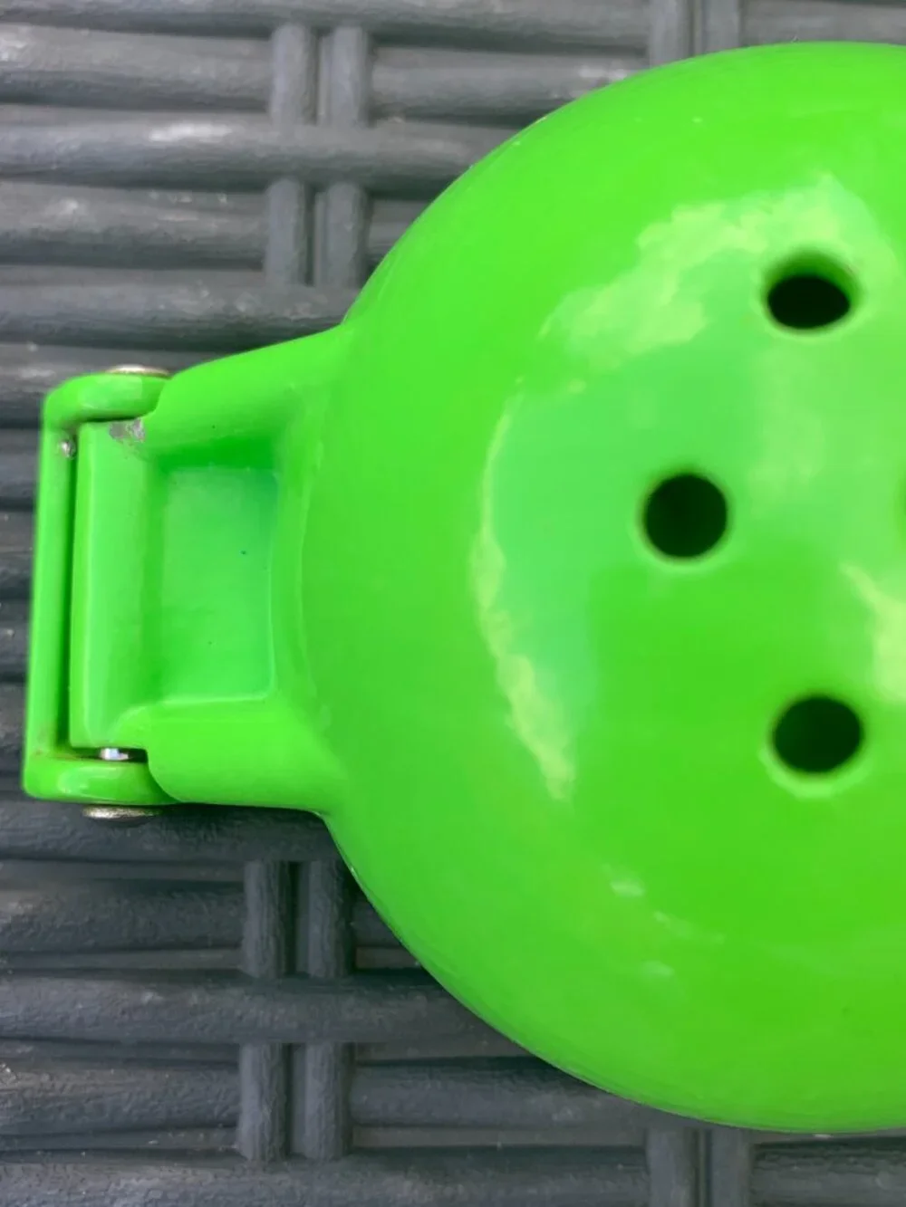 Bright Green Handheld Metal Lime Squeezer / Citrus Juicer